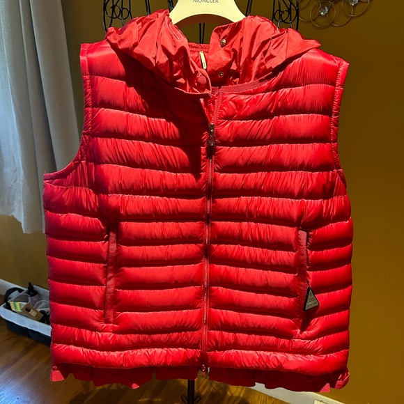 Moncler Lucila Ruffle/Hooded/Down Vest/Fuschia Pink/XL/Sz 5 w/Tags, Hanger & Bag - Picture 16 of 16